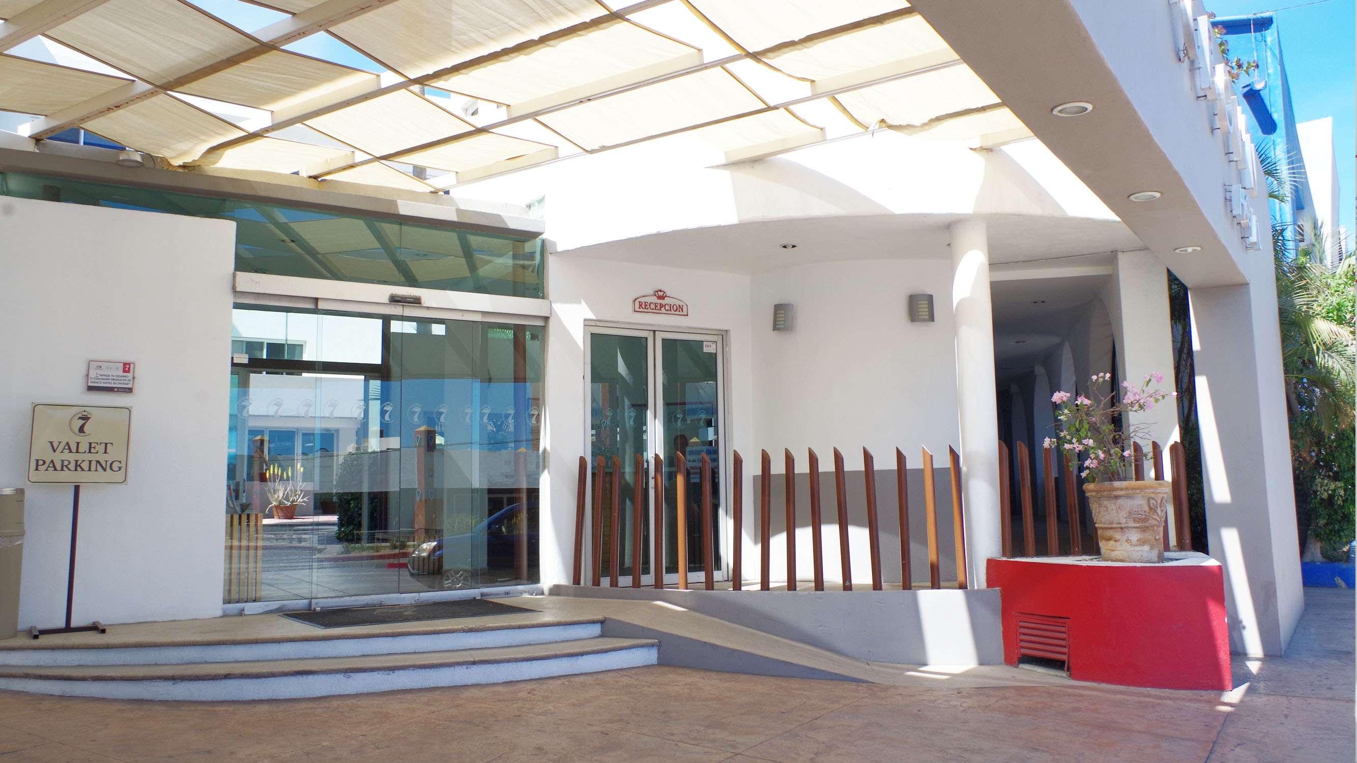 Seven Crown Express & Suites By Kavia Cabo San Lucas Exteriör bild