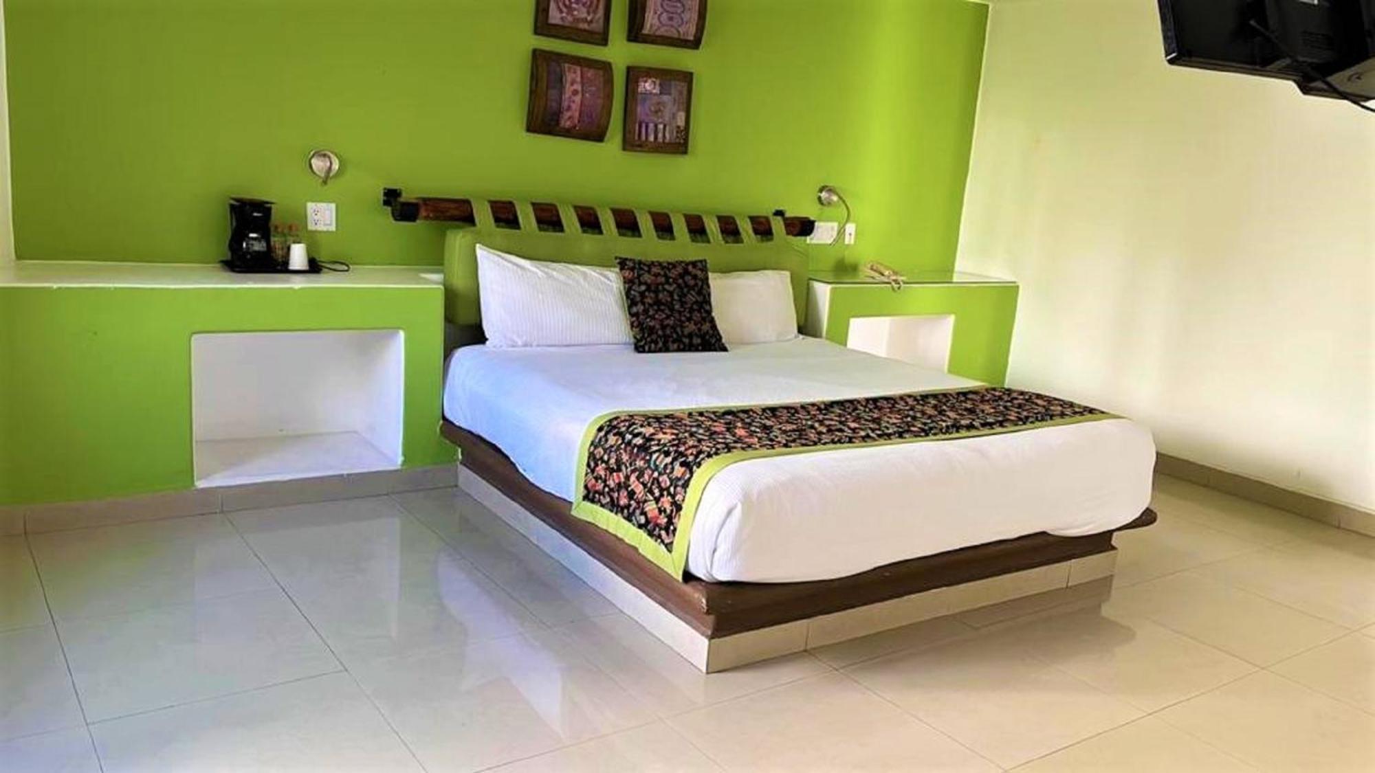 Seven Crown Express & Suites By Kavia Cabo San Lucas Exteriör bild